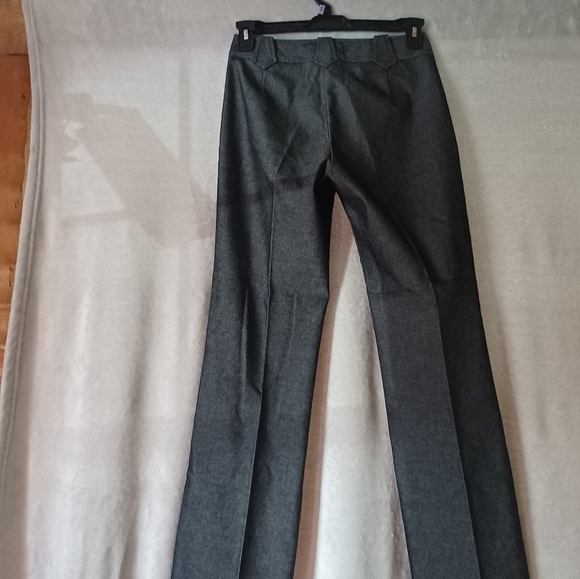 The Limited Stretch Women's  Black Dress Pants Pleated Size 6 Straight Leg. - Picture 4 of 11
